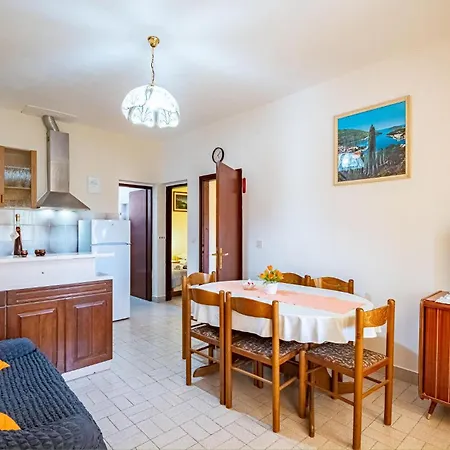 Stunning In With Kitchen